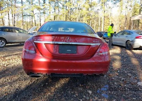 2017 Mercedes-Benz C 300 4Matic из США, поврежденный, VIN 55SWF4KB9HU213040